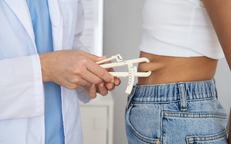 PLICOMETRO IN PLASTICA: LO STRUMENTO IDEALE PER LA VALUTAZIONE DELLA COMPOSIZIONE CORPOREA